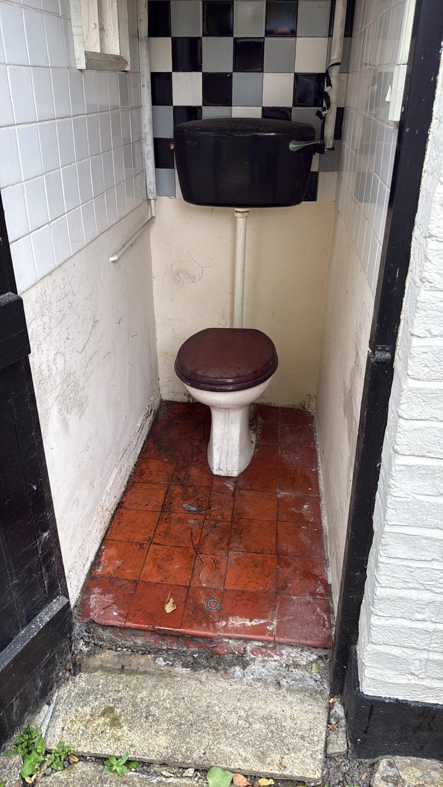 Bathroom before Leytonstone