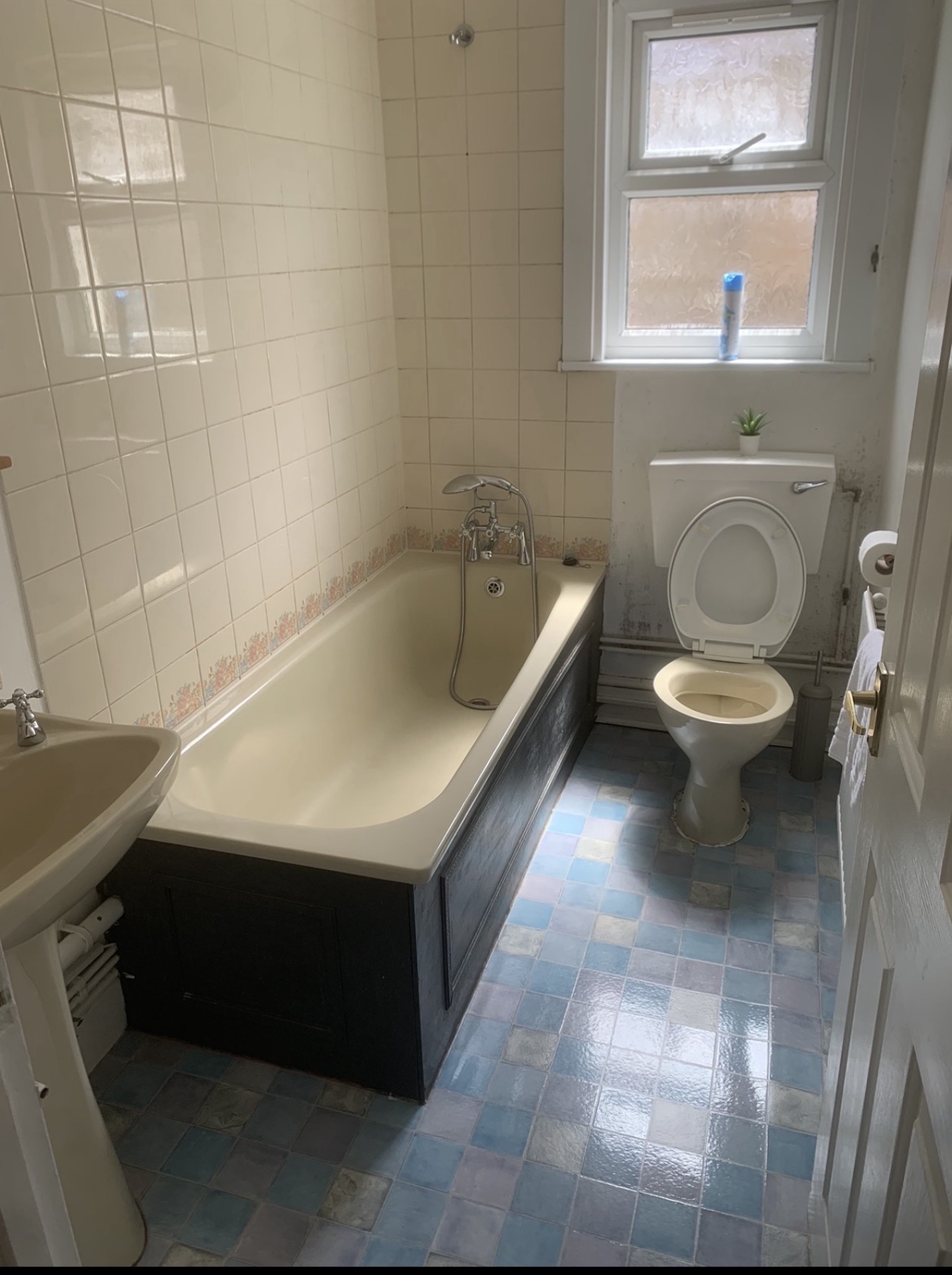 Bathroom before refurbishment Leytonstone